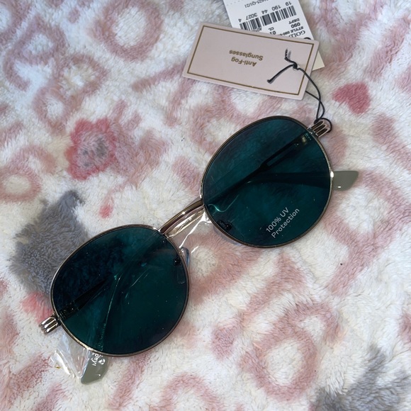 Accessories - Sunglasses